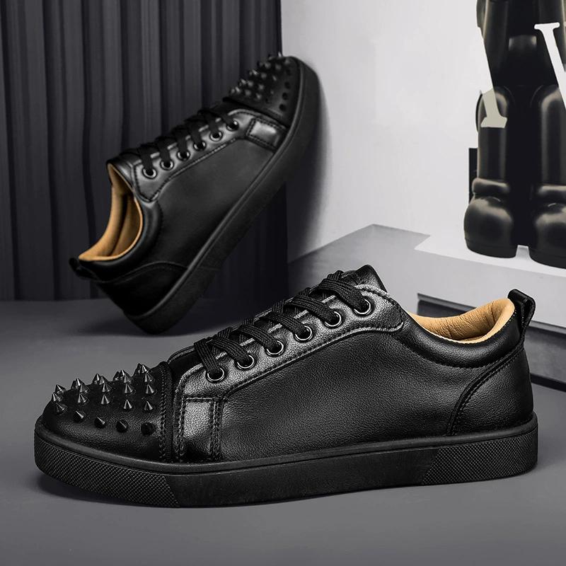 

Чоловічі кежуал туфлі на червоній підошві з заклепками, прості соціальні, молодіжні кеди, модні та трендові шкіряні туфлі, білі туфлі 44