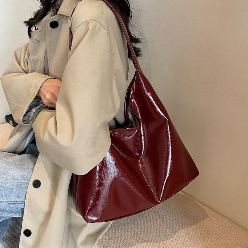 New Casual Soft Leather Big Bag Texture Commuting Simple Shoulder Armpit Bag Going Out Versatile Tote Women's Bag