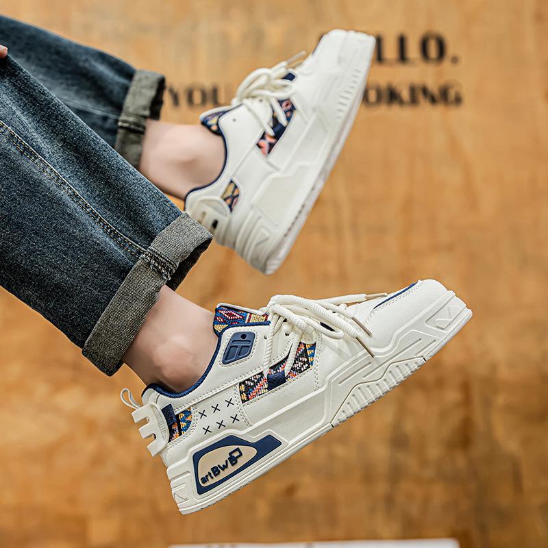 Korean version of men's leather board shoes 2025 autumn new young students white shoes low-top sports and leisure men's shoes