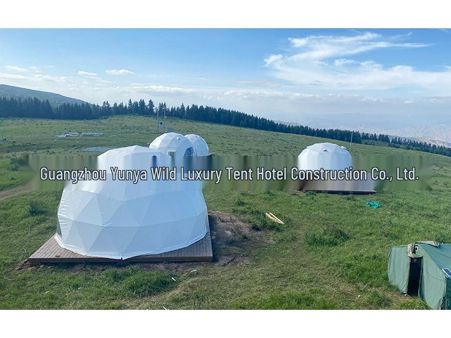 Luxury Stargazing Bubble Tent - Outdoor Scenic Camping Hotel Experience