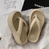 Slippers women summer wear flip-flops thick bottom heightening new non-slip deodorant seaside beach bathing stepping on shit feeling