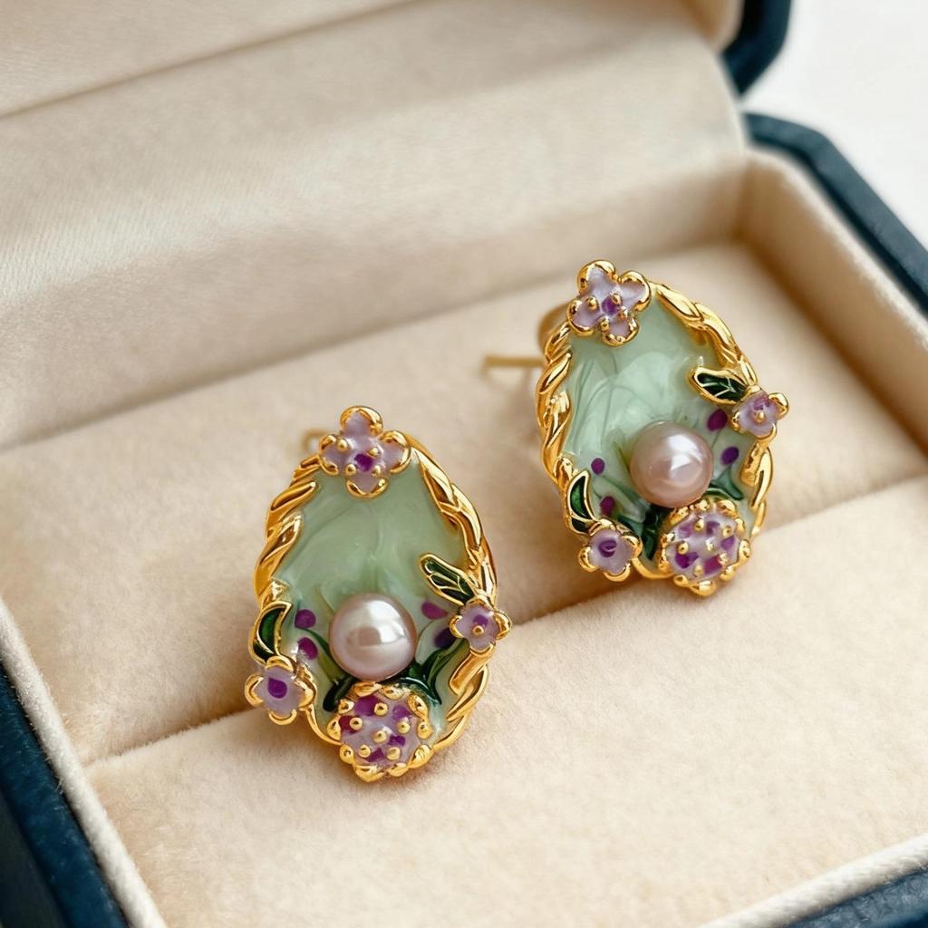 Miki 2025 Autumn/Winter Retro Floral Pearl Earrings for Women