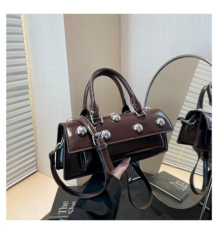 

New Rivet Baguette Bag Women s 2025 New Premium Textured Handbag Simple Versatile Shoulder Crossbody Bag 27.5*6*11.5 коричневый