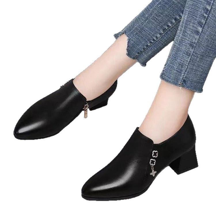Deep Single Shoes Women's Thick Heel Autumn 2025 New Middle-aged Mother Shoes Women's Shoes Comfortable and Versatile Medium Heel Small Leather Shoes