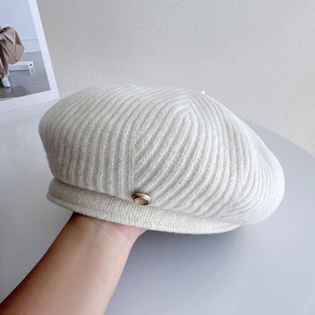 Literary and retro black wool beret women's autumn and winter versatile face small painter hat warm pumpkin hat