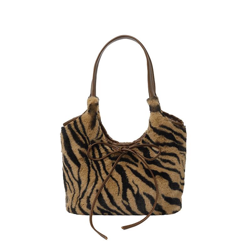 

Fashi Leopard Print Fluffy Shoulder Bag Women Retro Simple Versatile Tote Handle Bag for Commute Texture Causal Storage Bag