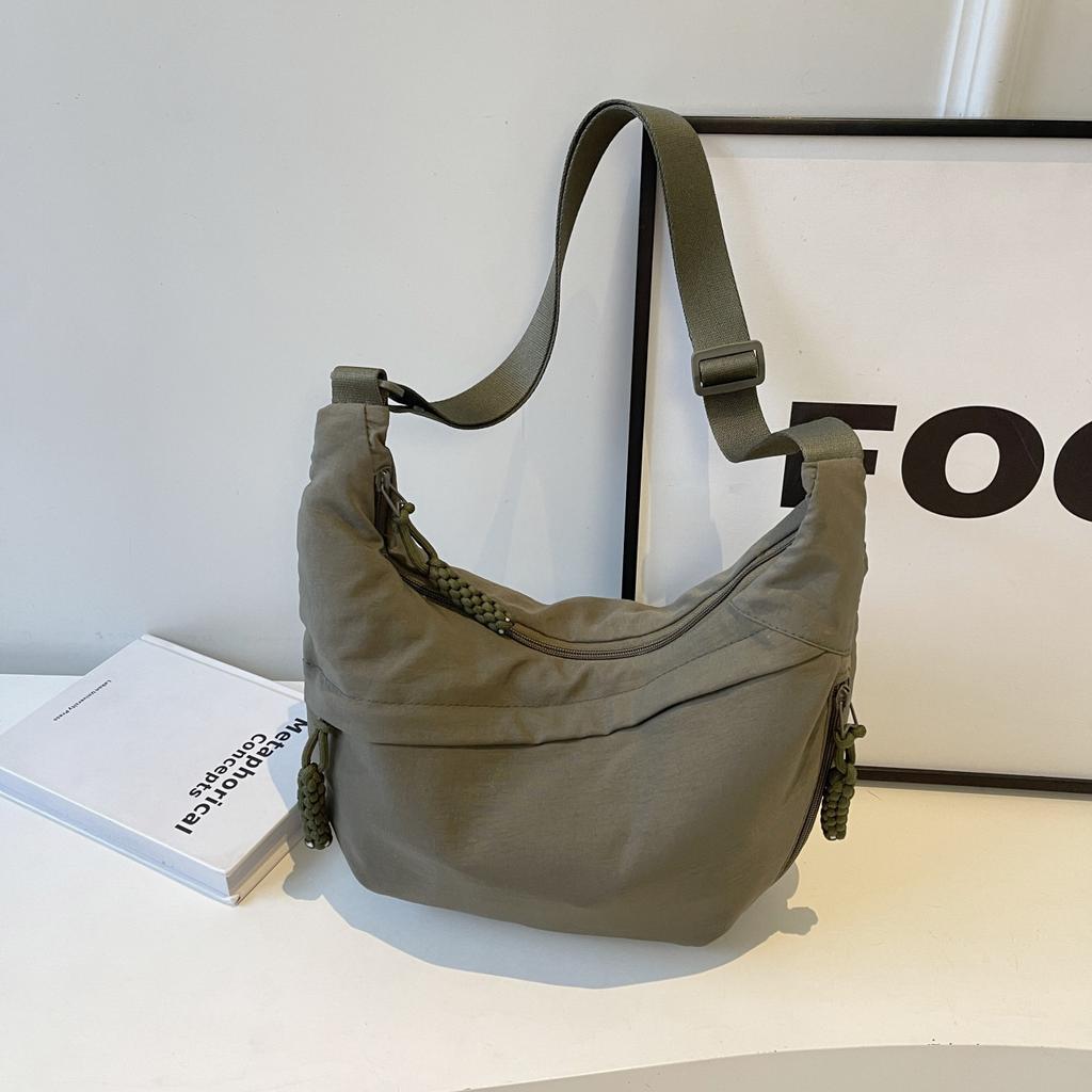 Nylon dumpling bag women's new high-end large-capacity messenger bag fashion leisure commuting simple trend shoulder bag