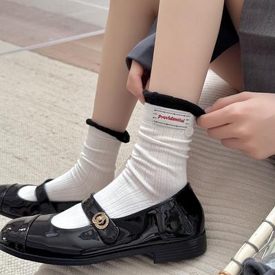 Damen Frühling und Herbst Alle Arten von süßen passenden Farben Spitze Knopf Buchstaben Stoff Logo Röhrenplüschsocken