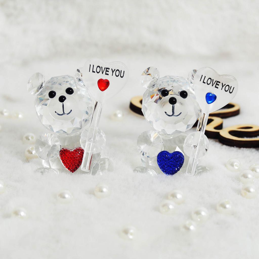 Roztomilý medvídek ve tvaru srdce držící nápis I LOVE YOU Valentýnská ozdoba