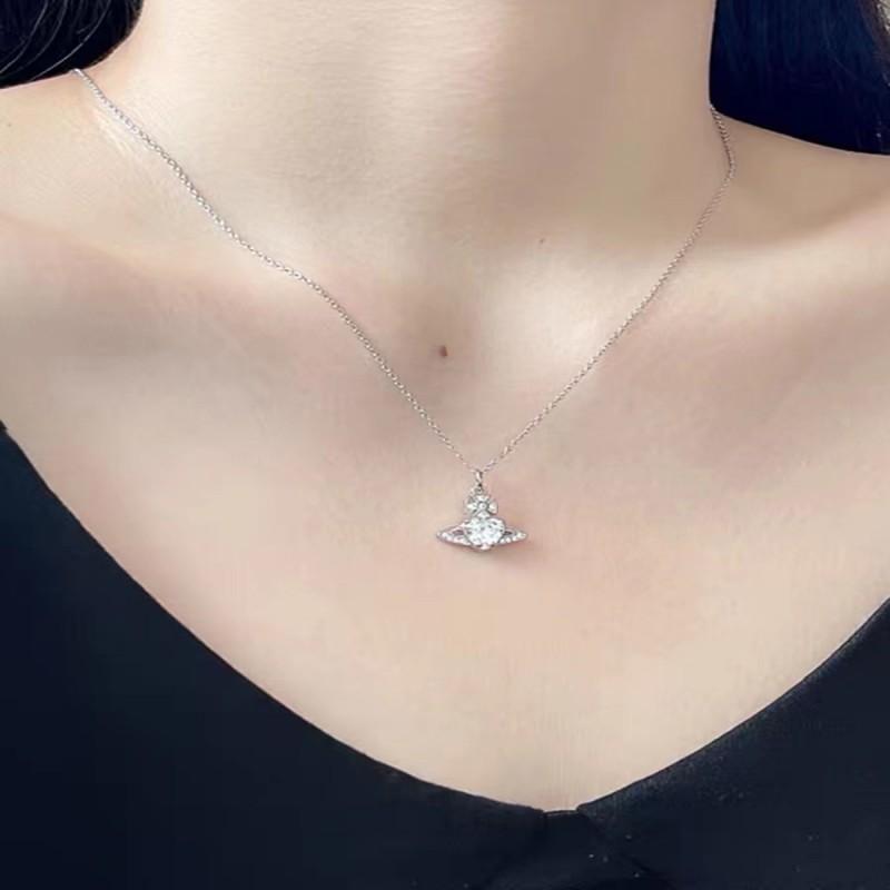 1 Pezzo Collana da Donna Collana Saturno di Alto Senso Catena Collo Temperamento Lusso Leggero Collana alla Moda Gioiello per Donne