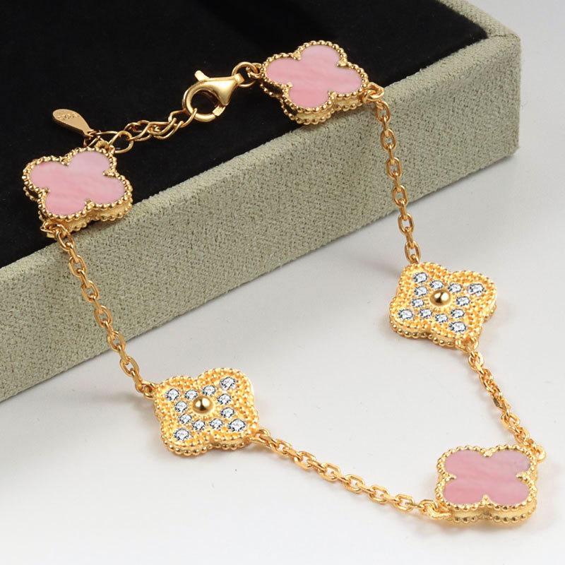 Women's Four-Leaf Clover Bracelet – 18K Gold Plated with Double-Sided Mother-of-Pearl, Elegant High-Quality Accessory, Chic and Lucky Design.
