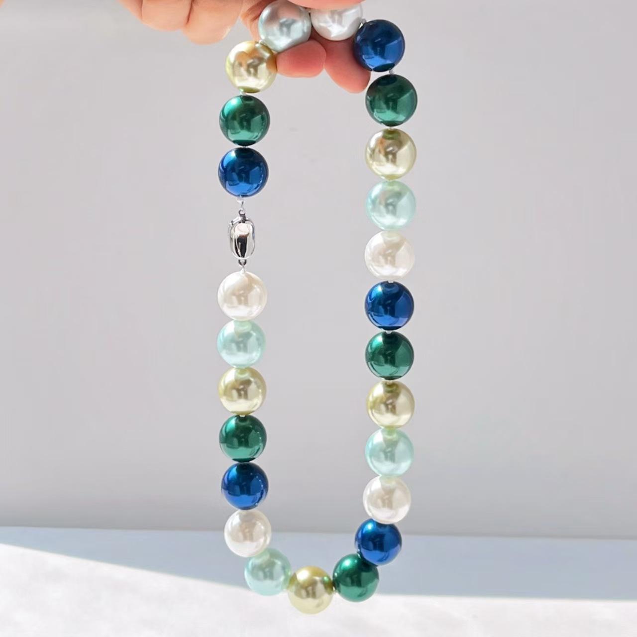 

Vintage 16Mm Large Granular High Quality Color Malachite Green Blue Blue Artificial Crystal Pearl Necklace Clavicle