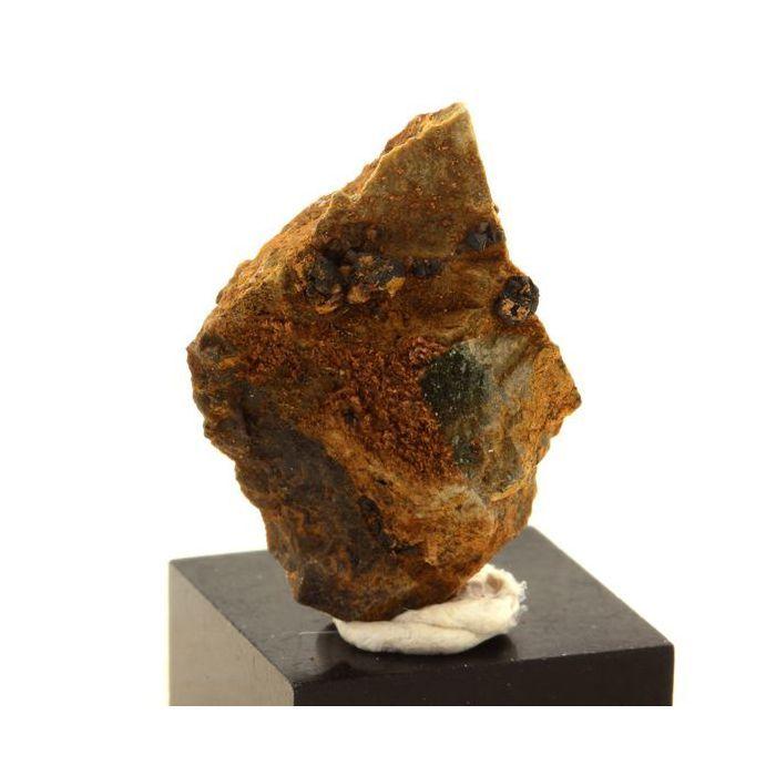 Pierres et Minéraux. Vesuvianite. 25.61 ct. Rocher de Farinole, Olmeta-di-Capocorso, Haute-Corse, France.