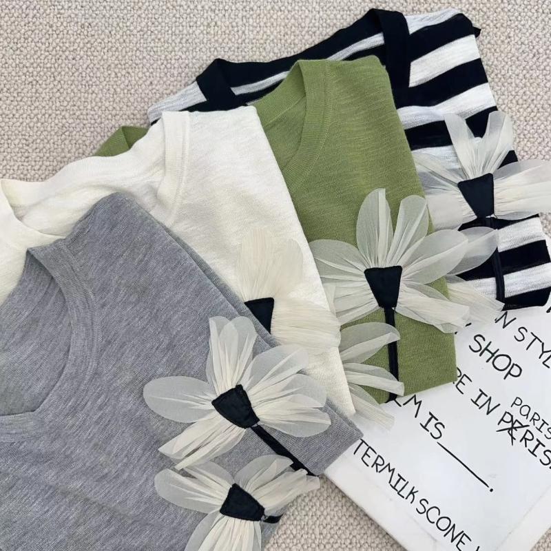 Round Neck Ice Silk Short Sleeved T-shirt with Summer Design and Three-dimensional Flower Decoration Thin Top