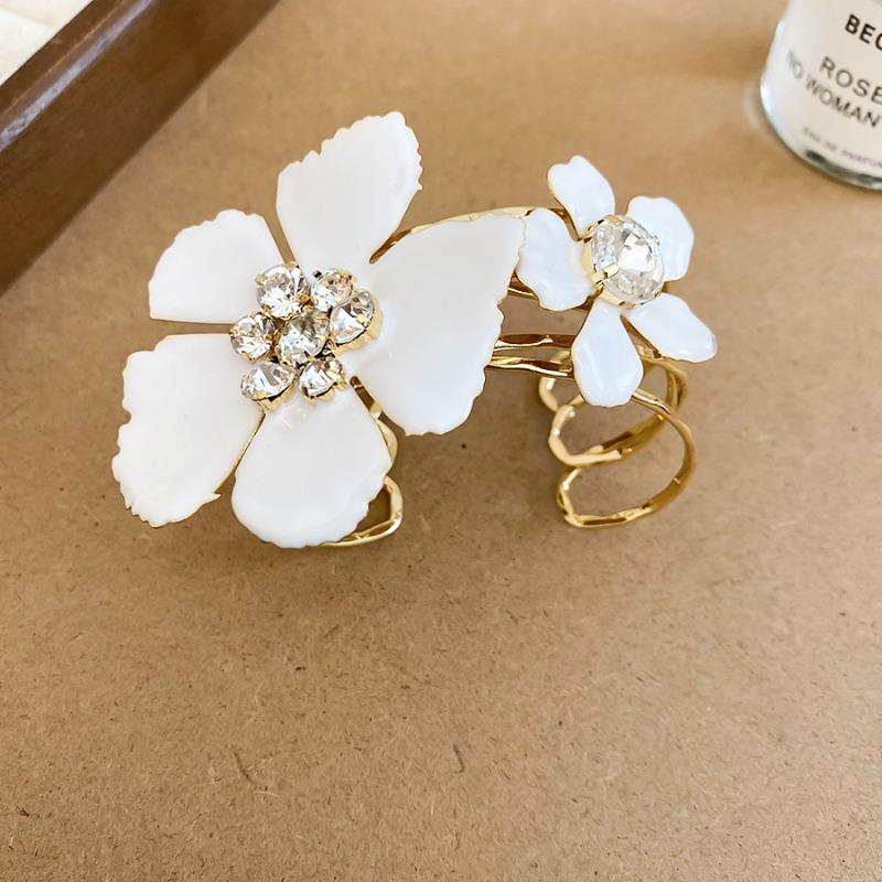 Early Spring Tone~ Metal Oil Drip Flower Bracelet Female Sweet Holiday Wind Bracelet New Design Sense Jewelry
