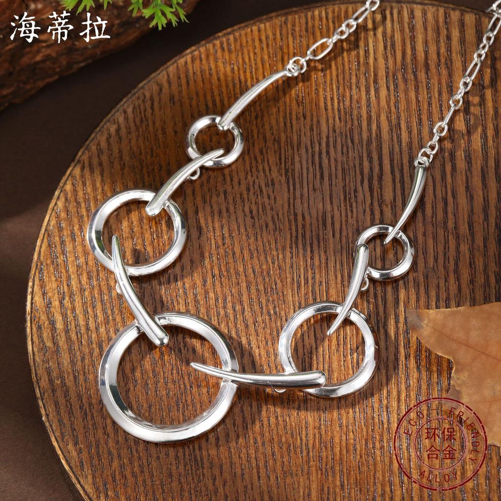 New smooth hollow geometric ring necklace, women's fashion high-end hollow round neck necklace