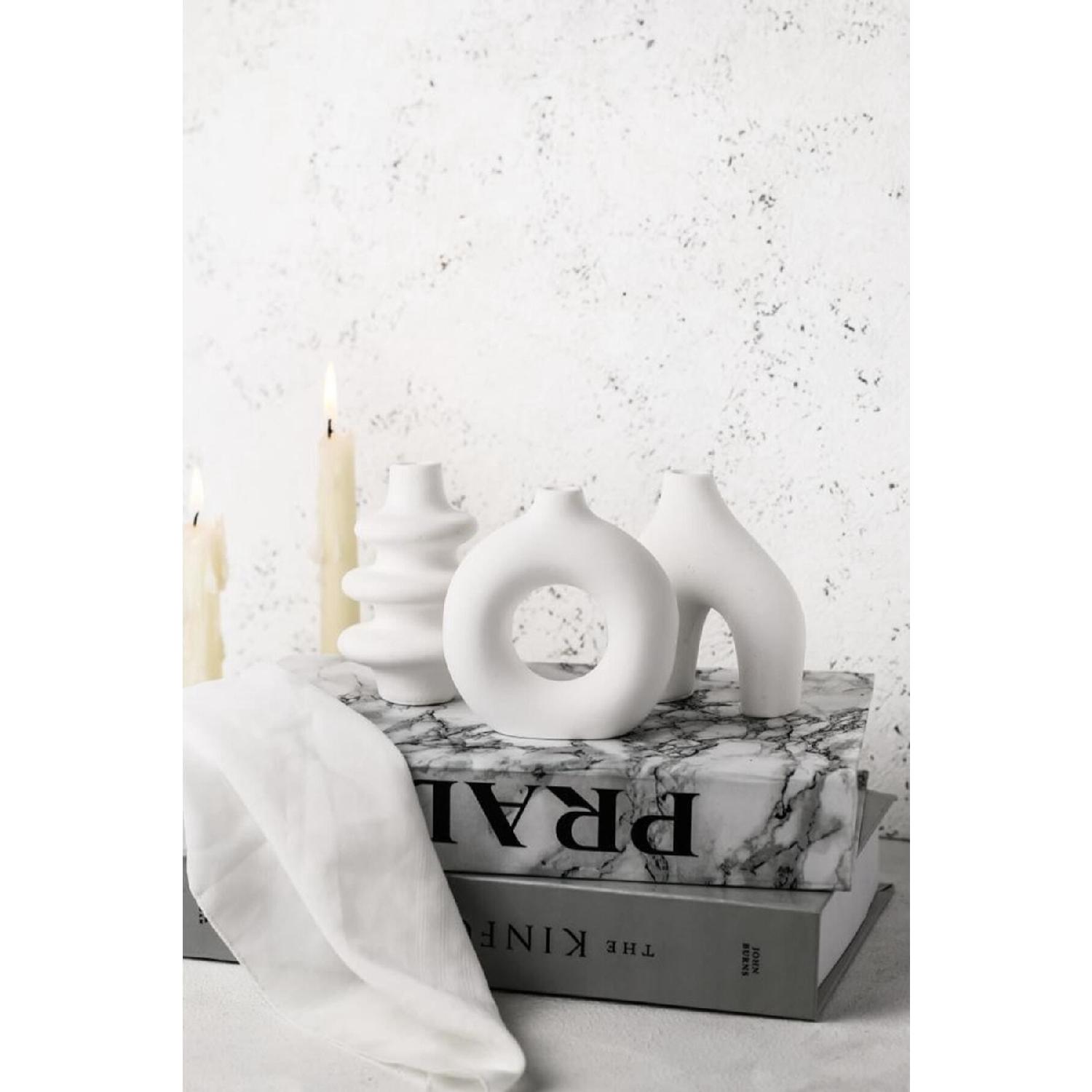 

Decorative Stylish Minimal 3-piece Stylish Vase Set білий
