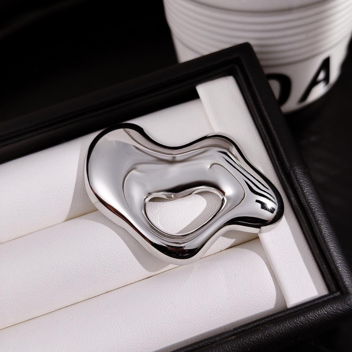 Alien-Shaped Metal Pin: Textured, Irregular Swirl Chest Buckle for Sweater/Shirt Accessory