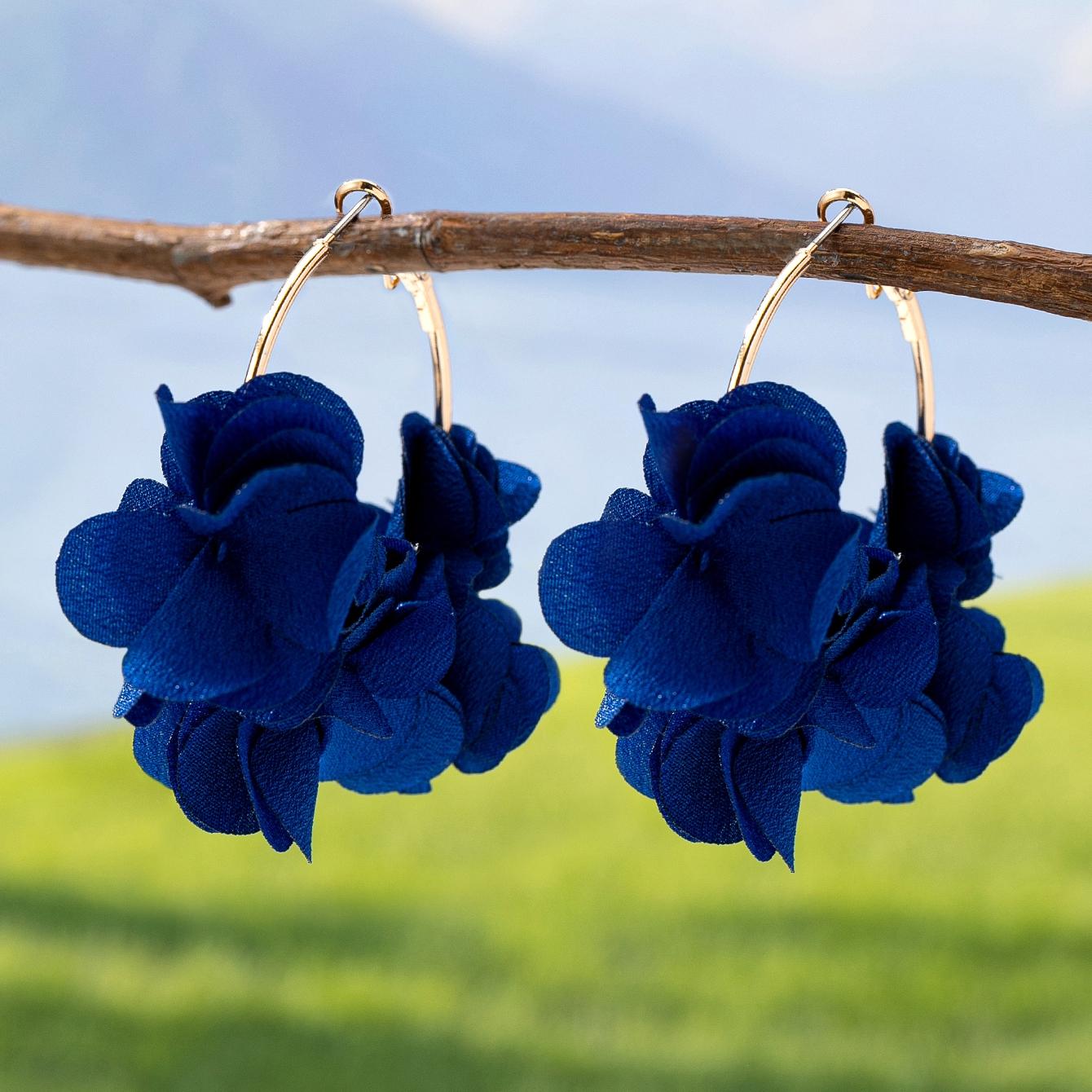 

A Pair of Fashionable Hoop Earrings for Women, Elegant Floral Fabric Earrings, Suitable for Women s Daily Wear, Parties, and Holiday Gifts
