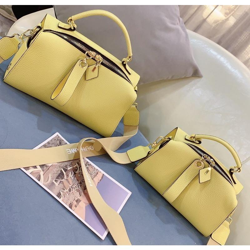 2026 New Leather Women's Bag Square Foreign Style Pillow Bag Versatile Fashion Temperament Portable Shoulder Bag Cross-border Wholesale