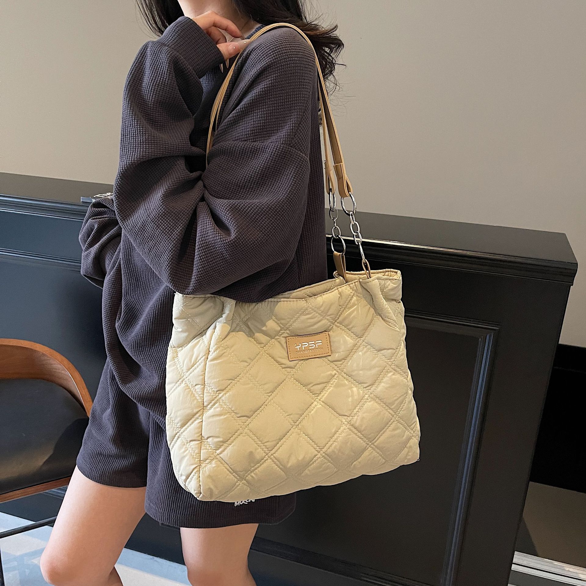 

Весенняя новая женская сумка-мессенджер большой вместимости из пузырчатого хлопка повседневная дорожная сумка-тоут под мышкой хаки