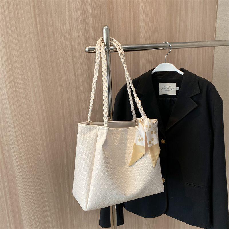 

Large Capacity Bag for Women 2025 New Arrival Summer Accessible Luxury Special-Interest Shoulder Bag Fancy Super Hot Commuter Tote White
