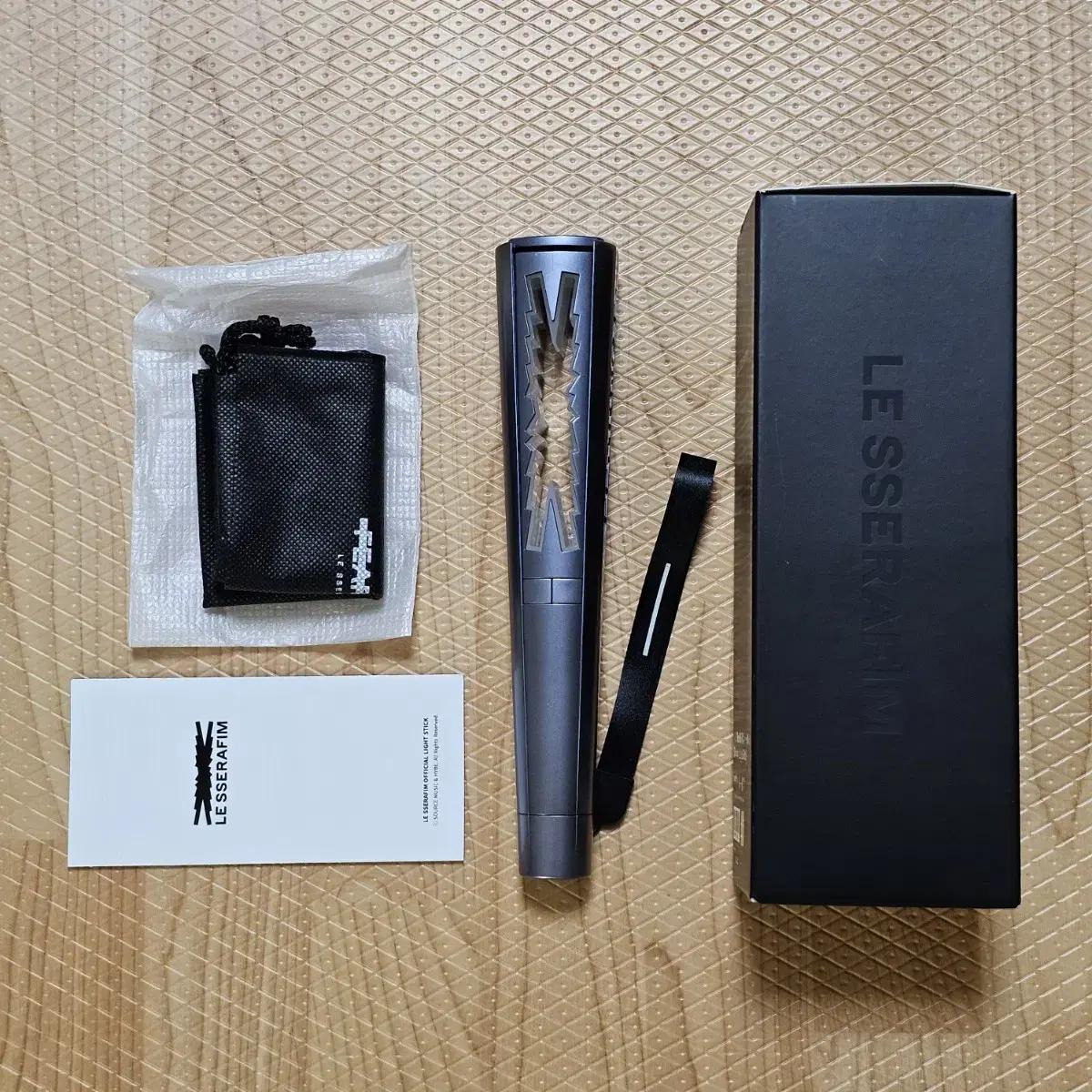 

LE SSERAFIM Светящаяся палочка Пимбонг