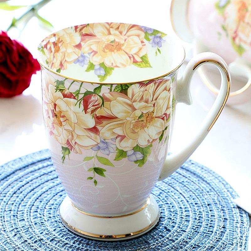 Kreativer Europäischer Keramikbecher mit Deckel Große Kapazität Knochenporzellan Wasserbecher Frühstückstasse Milchkaffeetasse Leichter Luxus