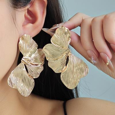 Exaggerated Design Irregular Pleated Petal Earrings Niche Personalized Flower Stud Earrings Retro Atmospheric Earrings