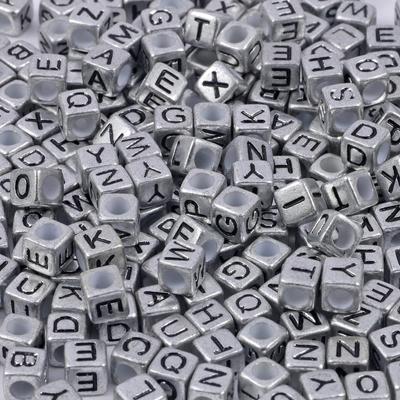 100 Stück gemischte 6 x 6 mm graue Acryl-Quadrat-Alphabet-Buchstaben, lose Perlen für Schmuck, handgefertigt, Diy-Armband