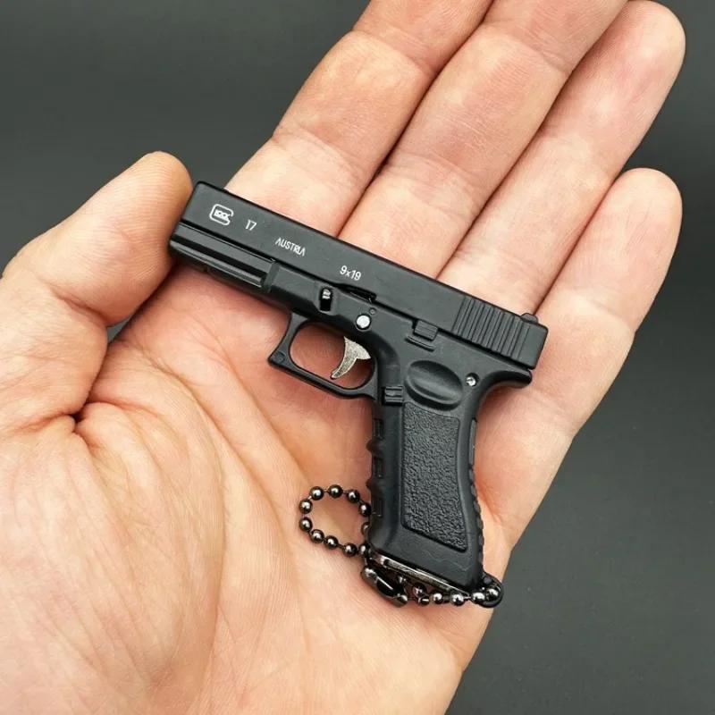 1:3 Mini G17 Metall Spielzeugpistole Modell Legierung Schlüsselanhänger Abnehmbarer Look Real Collection Farbe Beeindruckende Geburtstagsgeschenke für Jungen Erwachsene