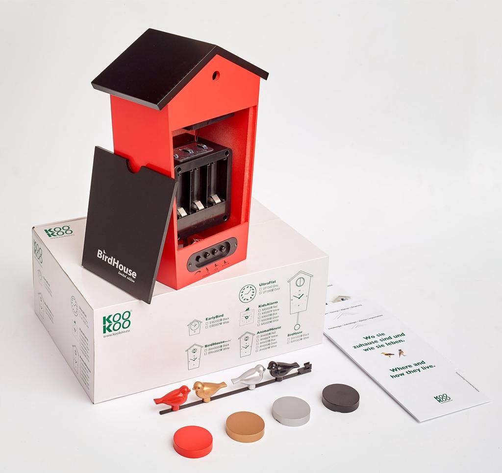 KOOKOO Fågelhus, Svart. Denna pendelklocka har 12 fågelläten för att ange tiden.. Njut av ljuden från 12 olika fåglar. Detta moderna, tysktillverkade