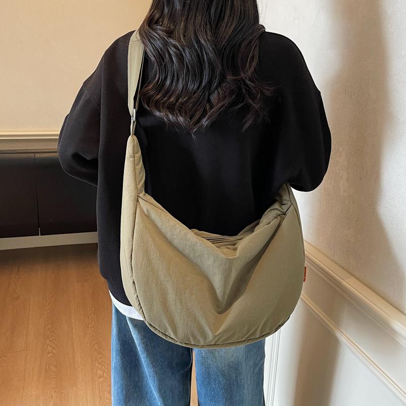Simple cloth bag commuter women's crossbody bag dumpling bag 2025 autumn new Korean apricot color large-capacity shoulder bag