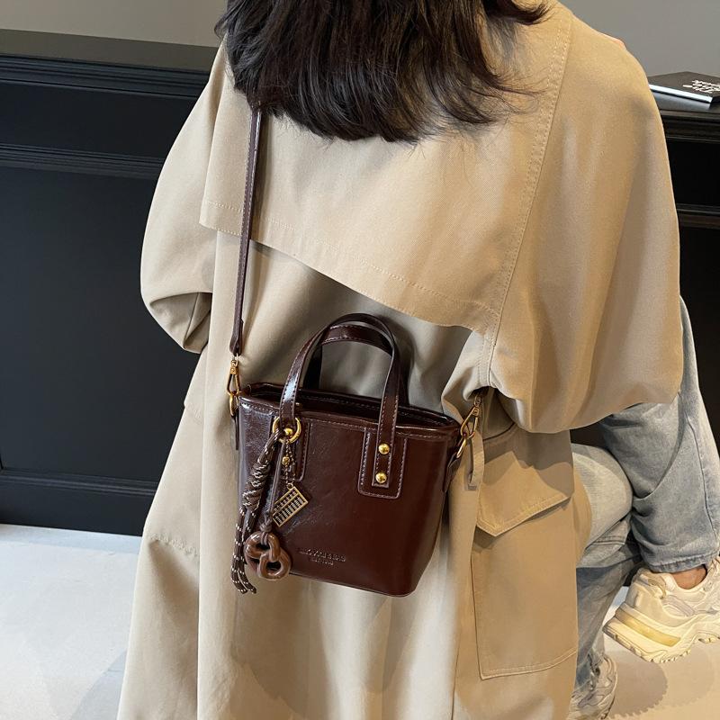 2025 new bag women's bag trendy fashion small square bag popular plush pendant shoulder messenger bag premium feeling bag