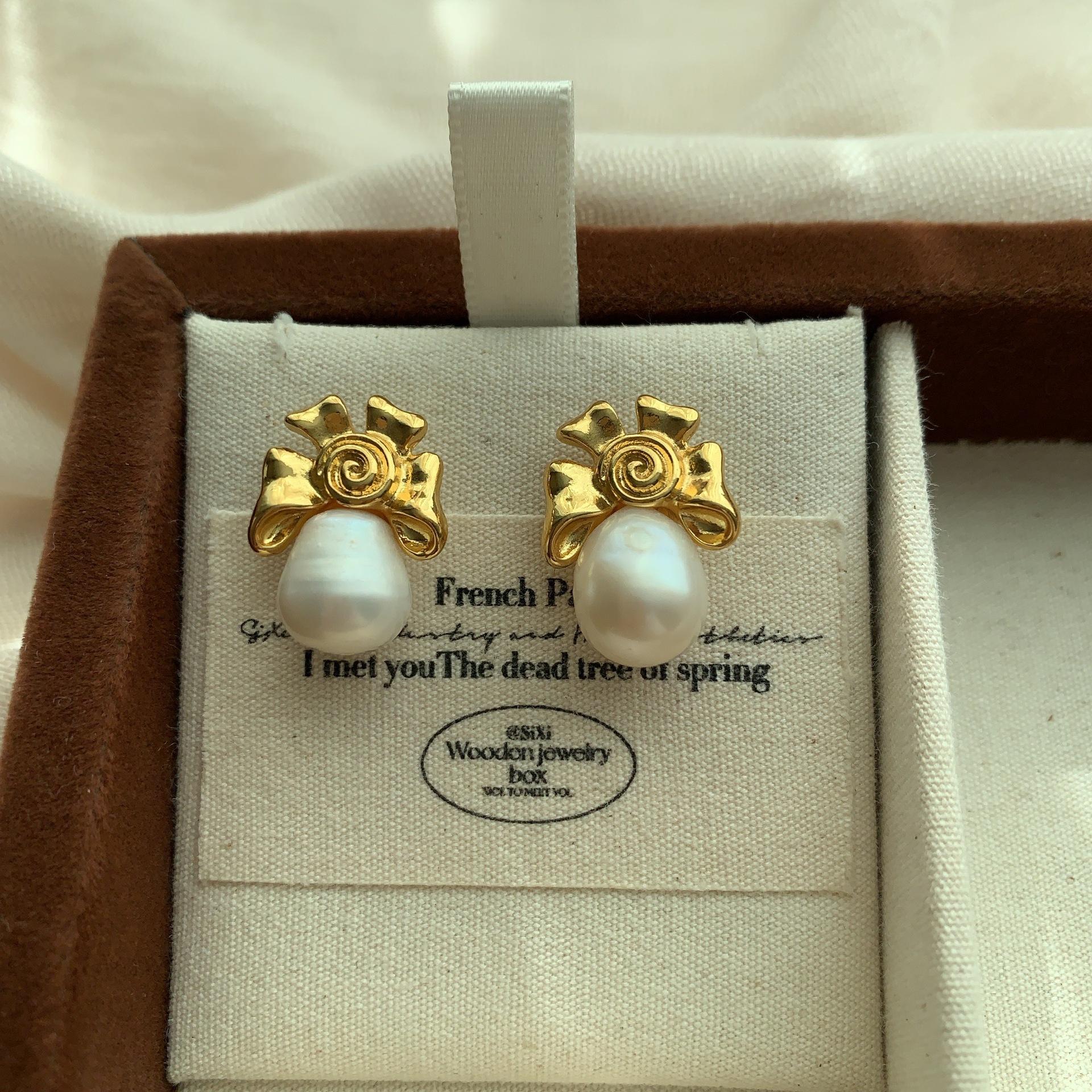 Natural Soft Baroque Pearl Stud Earrings Retro Sweet Elegant Exquisite Three-dimensional Niche Fashion Earrings