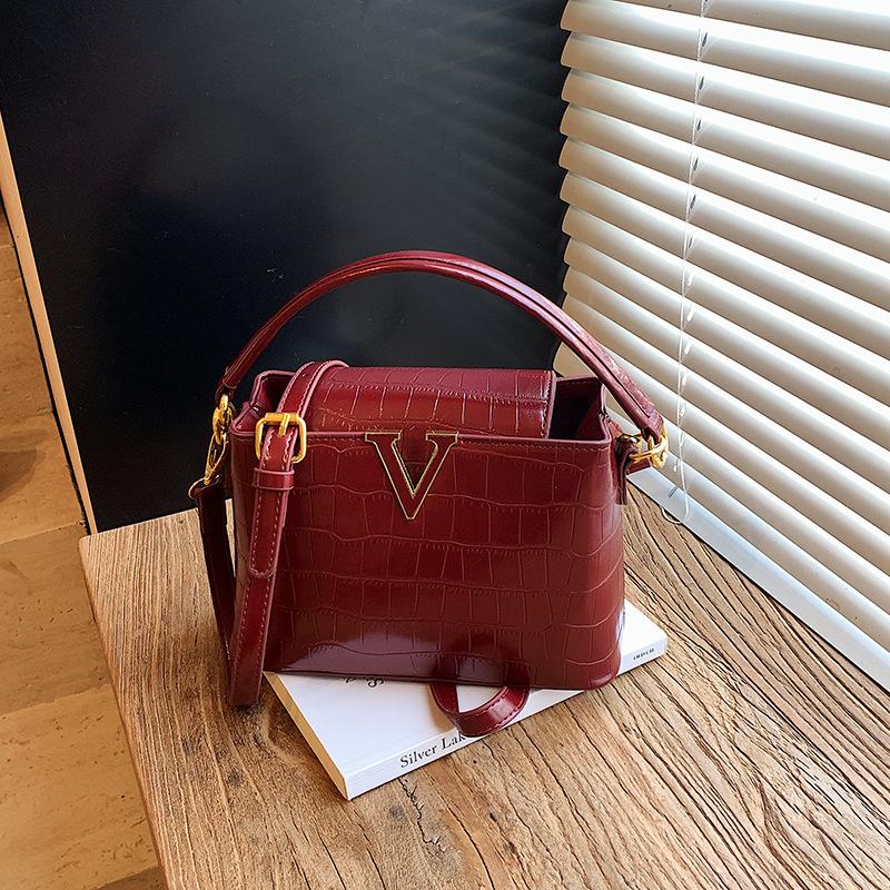 Women's Bag - High-end Style, Versatile for Daily Use, Suitable for Office Wear, Small Handbag for Carrying Essentials.