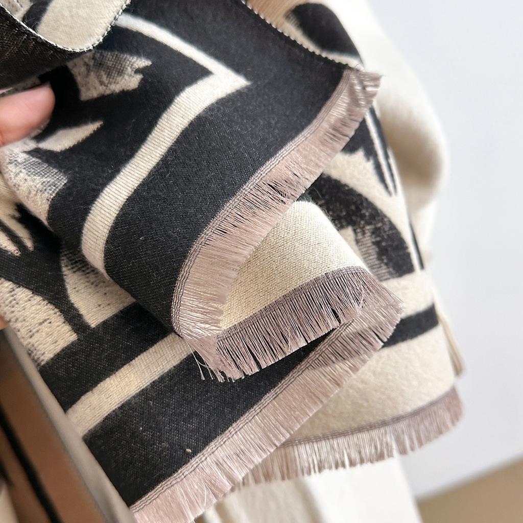 Imitation Cashmere High-Quality Geometric Printing Scarf, Versatile In Autumn And Winter, High-End Shawl, Coat Decoration And Warmth
