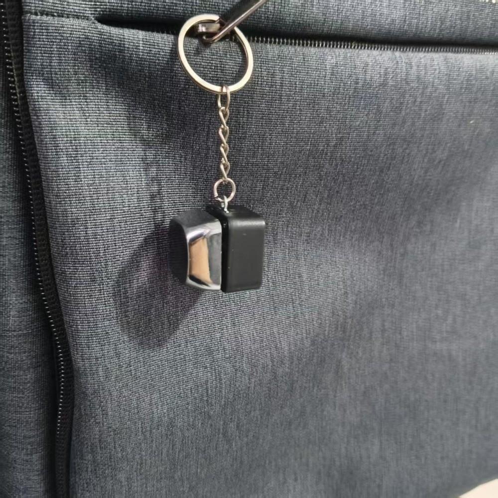 Electric Shock Electric Keyboard Keychain Novelty Item Street Trick Fidget Keychain Shocking Handshake Trick Clicker Toy