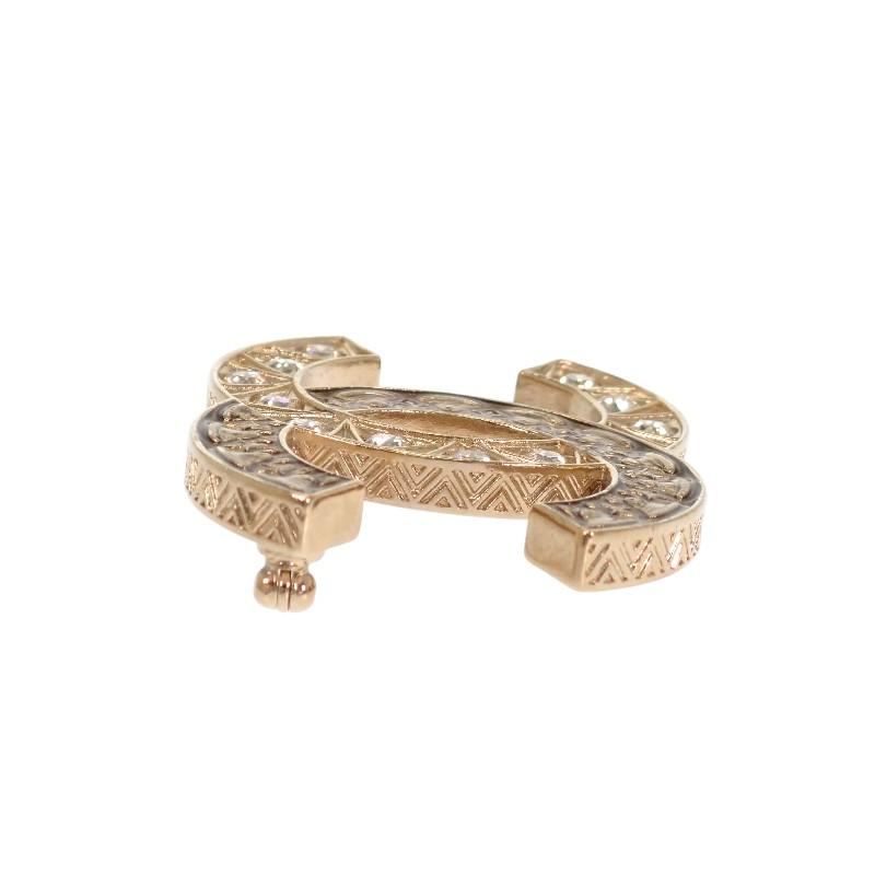 CHANEL  Brooch gold metal Women