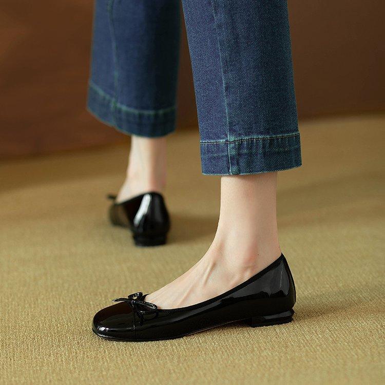 French Retro Bow Patent Leather Beanie Shoes Women 2025 Flat Summer and Autumn Soft Leather Thick Heel Burgundy Single Shoes Women