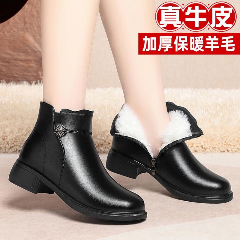 Winter new wool cotton shoes women's boots short boots flat middle heel middle-aged mother shoes velvet large size casual cotton boots