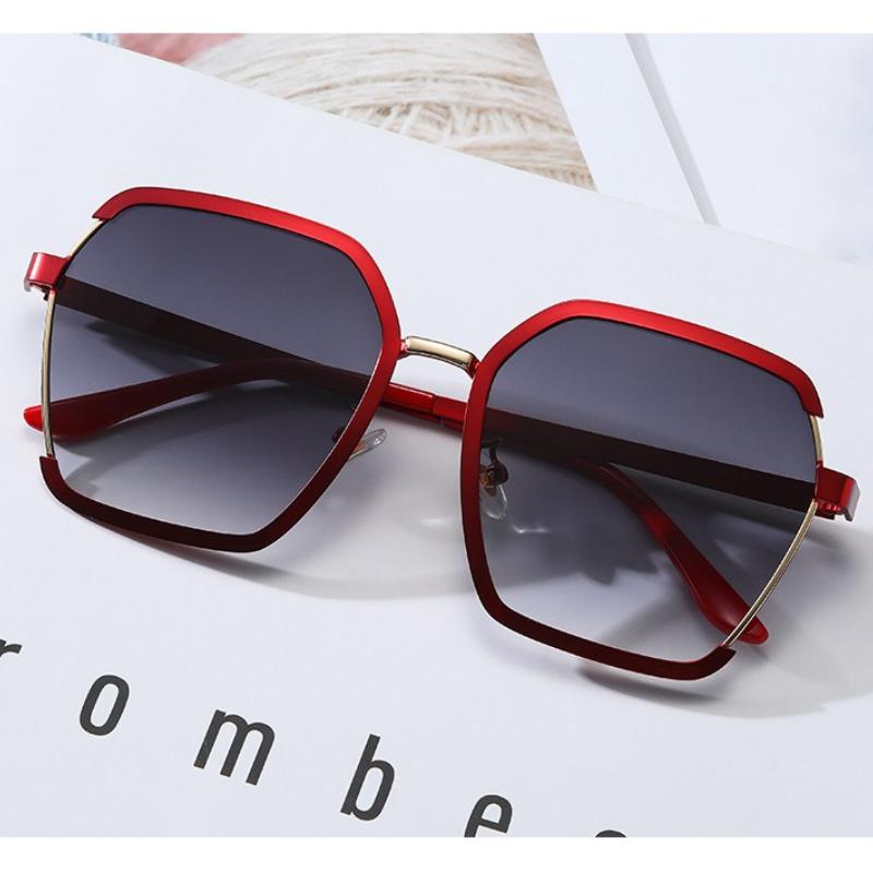 Women Square Sunglasses Oversized White Vintage Sun Glasses Female Shades Travel Sunshade UV Protection