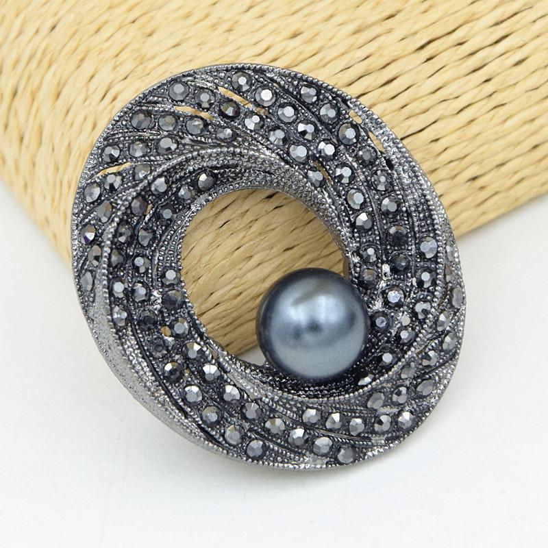 Retro Gunmetal Black Brooch: Elegant European & American Style for Clothing, Versatile for Silk Scarves Zhenyao Accessories