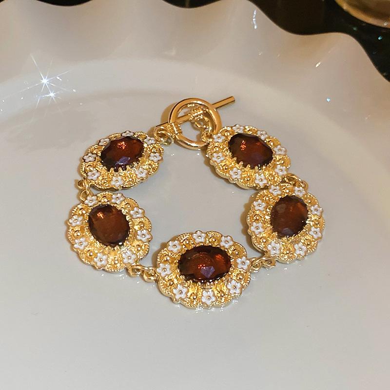 European and American diamond-encrusted flower hollow bracelet light luxury bracelet exquisite jewelry