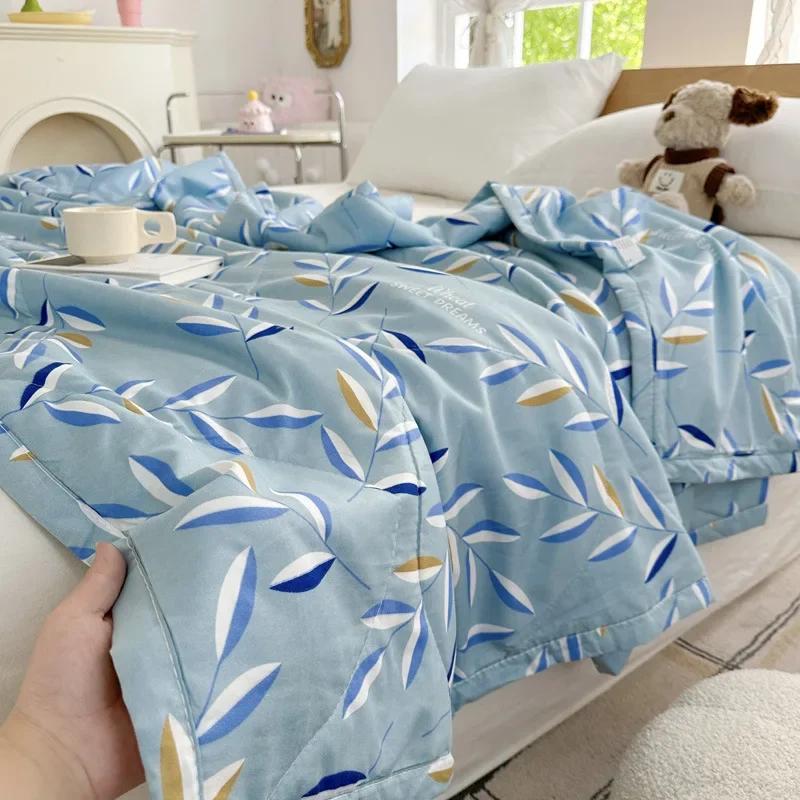 Cartoon Bear Printed Summer Quilt Lightweight Soft Cooling Blankets Machine Washable Single Double Size Thin Quilted Blanket