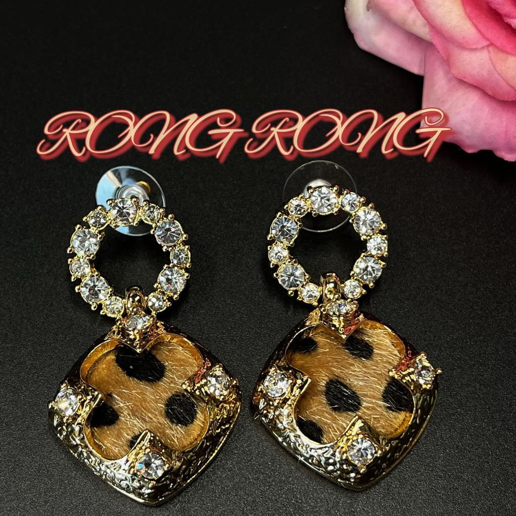 Vintage Classic Clover Pendant Earrings With Light Luxury Fragrance Japanese Korean Fashion High Grade Studded