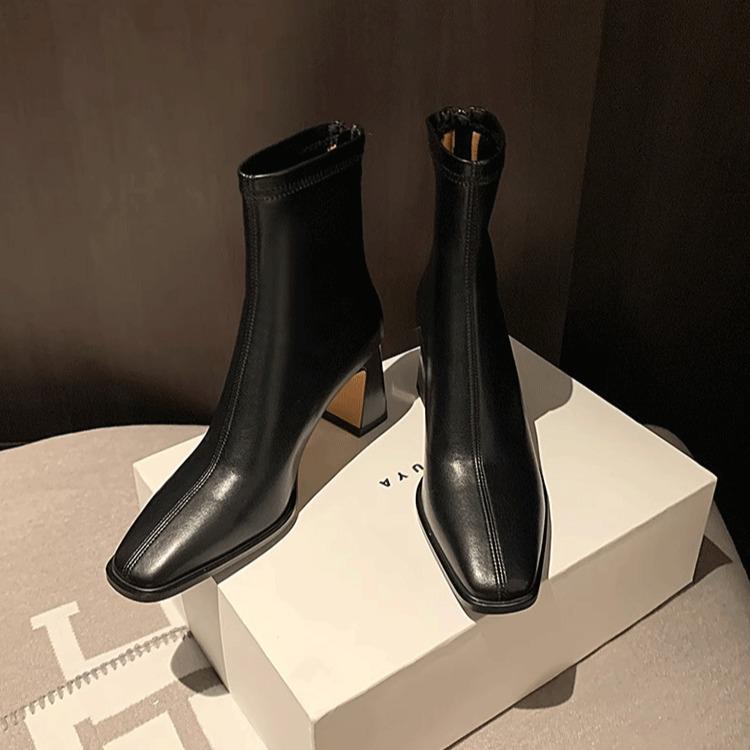 

Жіночі зимові коричневі черевики-ботільйони в стилі печворк 2024: Високий масивний каблук, квадратний носок, застібка-блискавка ззаду, еластична мода в корейському стилі. 39 чорний