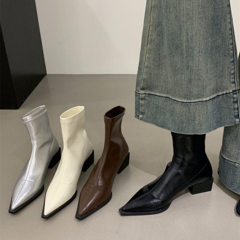 

Французский толстый каблук с острым носком, тонкие короткие женские ботинки 2024 года, новые весенние и осенние одинарные ботинки белого цвета, корейские маленькие голые ботинки 35 чёрный