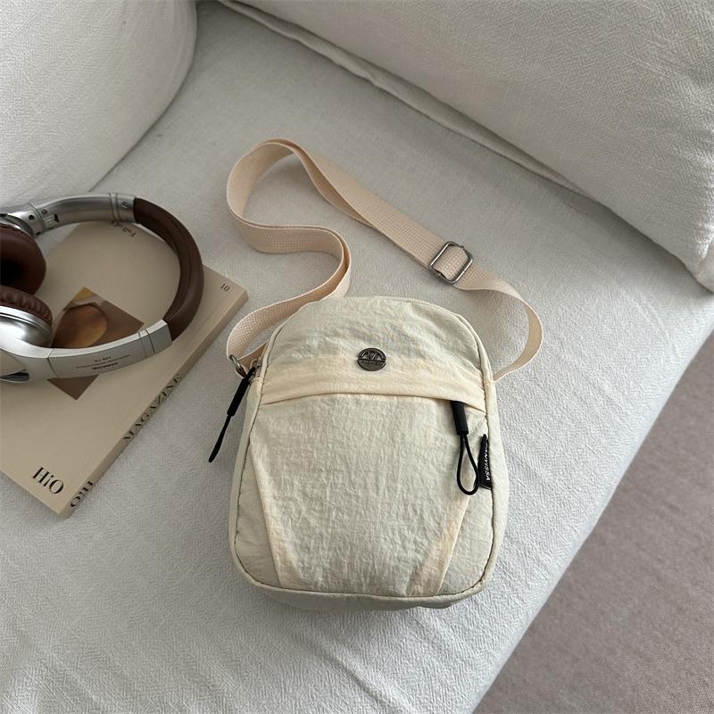 New Commuter Women's Shoulder Bag Crossbody Mobile Phone Bag Women's Simple, Light and Casual Versatile Vertical Small Square Bag Casual