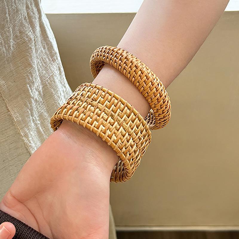 Ethnic style hand-woven rattan bracelet bracelet retro simple light luxury high sense niche temperament versatile jewelry